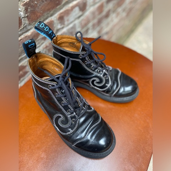 JOHN FLUEVOG 7th Heaven Derby Swirl Black Leather Lace Up Boots DDFT Sz 8 W - Picture 1 of 14